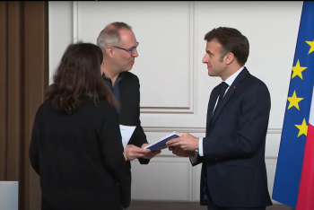 Marianne et Jean-Michel, rapporteurs de la Convention Citoyenne sur la fin de vie, et Emmanuel Macron, Président de la République